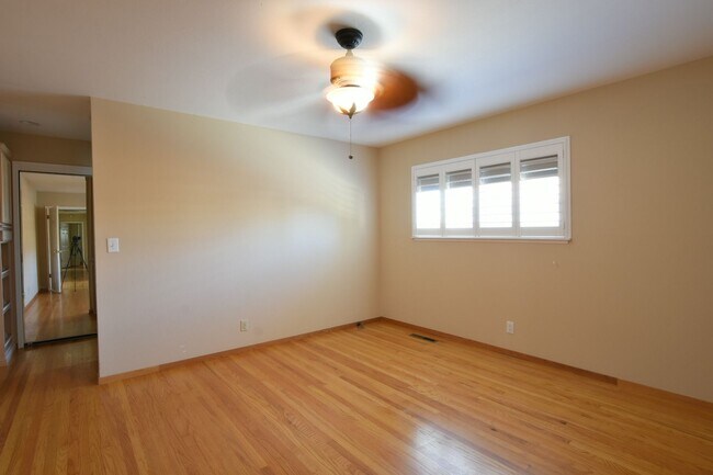 Building Photo - Well Maintained 3 Bedroom 2 Bath Home in Highly Desirable Saratoga Neighborhood!