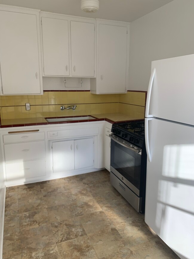 KITCHEN - 126 Bicknell Ave