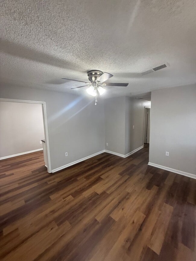 Building Photo - 4 Success is now offering this spacious 3 bedroom home 1.5 bathroom home in a very quiet neighbor...