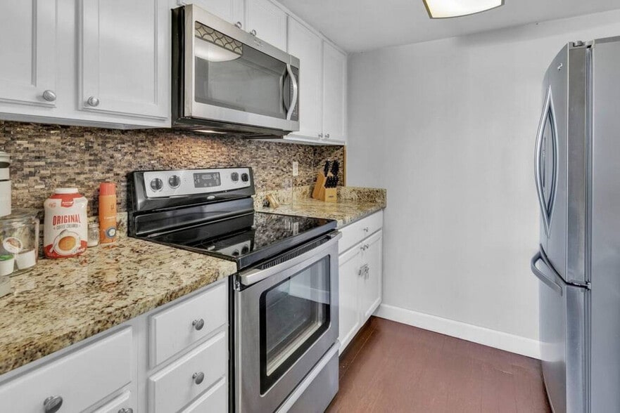 Building Photo - 103 Old Ferry Rd