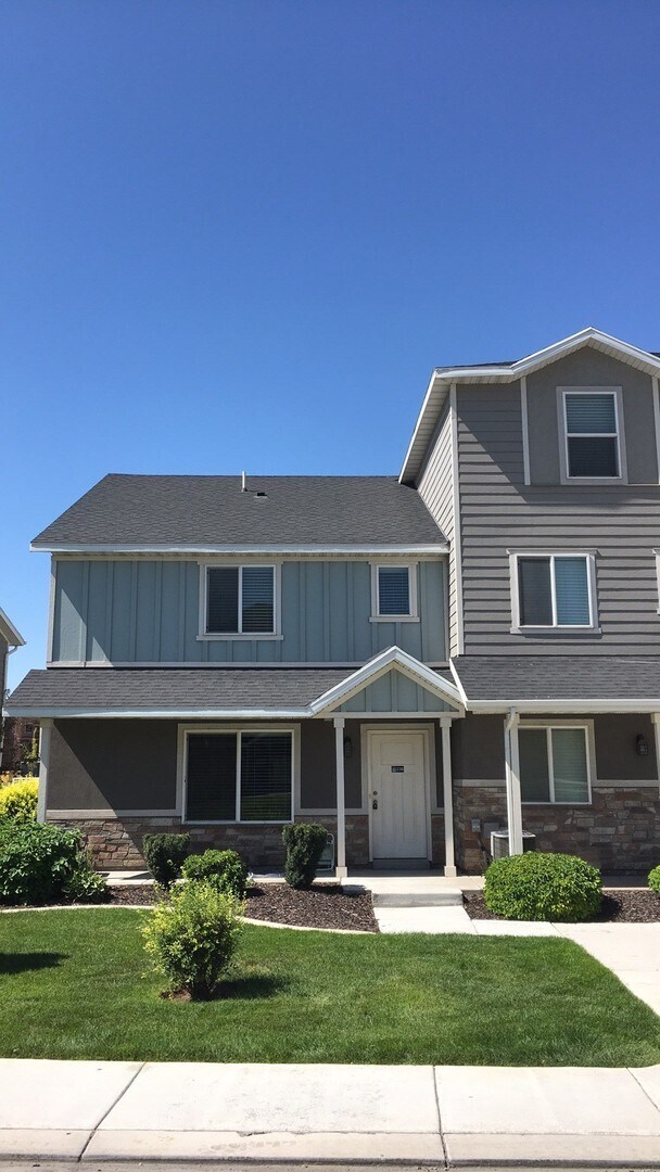 Building Photo - Beautiful 2 Story Townhome in Vineyard w/ ...