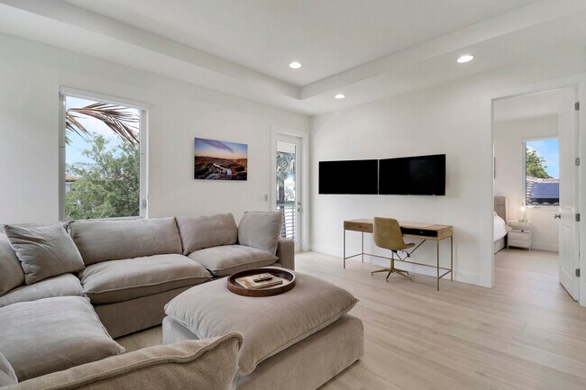 Building Photo - 5029 Grandiflora Rd