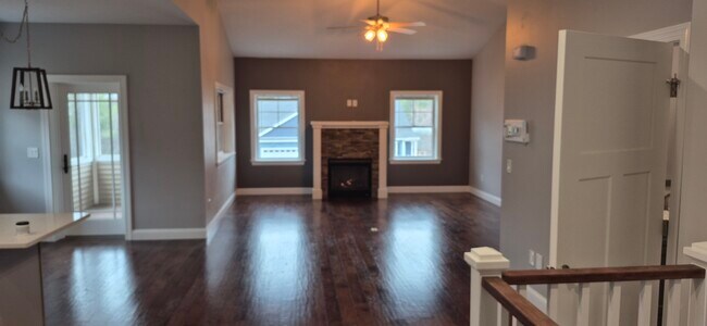 Building Photo - 61 Laconia Rd