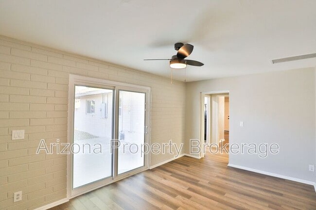Building Photo - 144 E Vista Del Cerro Dr