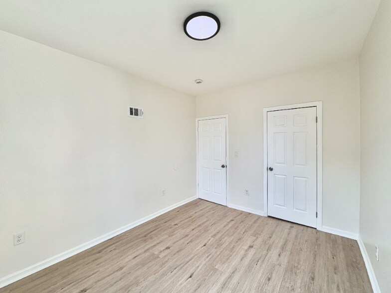 Building Photo - 122 Shephard Ave