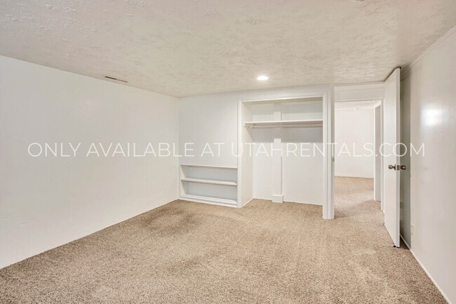 Building Photo - 360 E 400 S