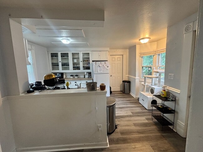 Building Photo - 3 Bedroom Lower Unit Duplex