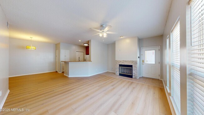 Building Photo - 211 Jardin De Mer Pl