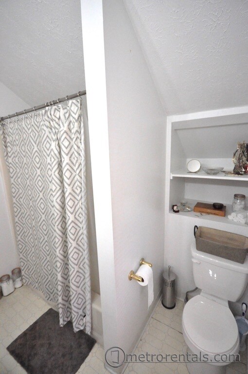 Building Photo - 310-312 Blenkner