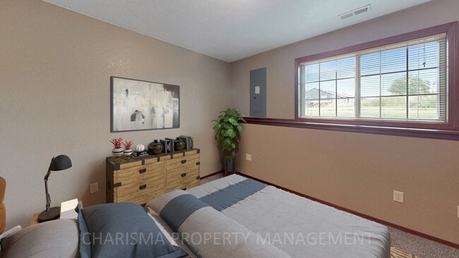 Building Photo - SPACIOUS AND AMENITY FILLED 3 BD, 2.5 BA T...