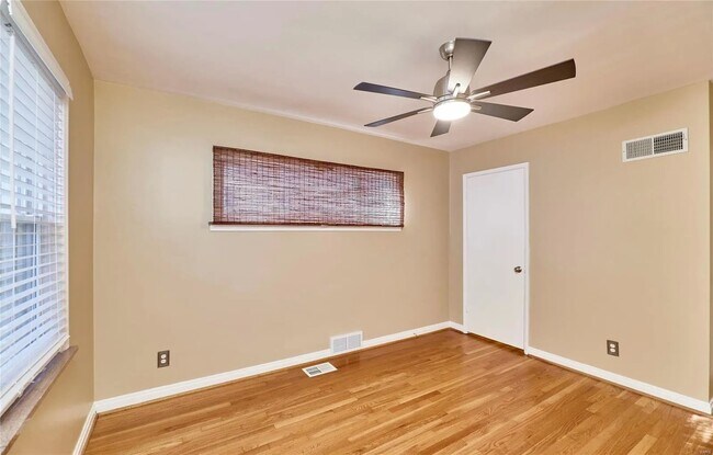Building Photo - 1120 Terrace Dr
