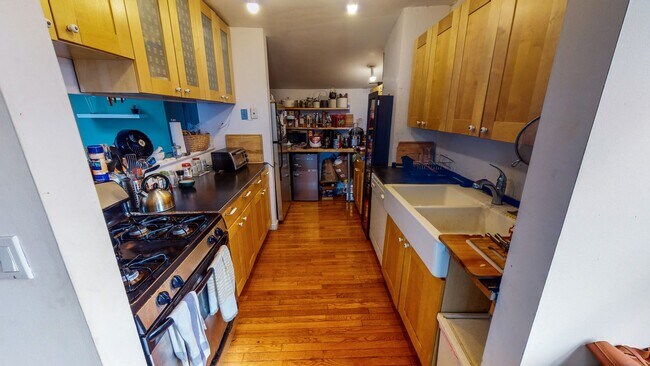 Building Photo - East Rock 3BR/2BA Penthouse | Private Sky Terrace | Vaulted Ceilings | Walk to Yale SOM