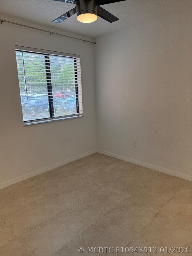 Building Photo - 9300 Fontainebleau Blvd