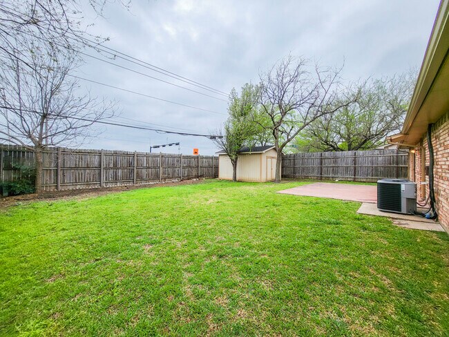 Building Photo - Cozy 3/2/2 in North Richland Hills