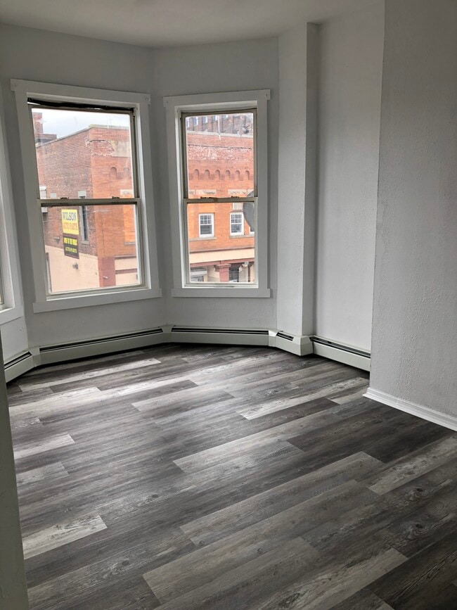 Building Photo - 217 College Blvd