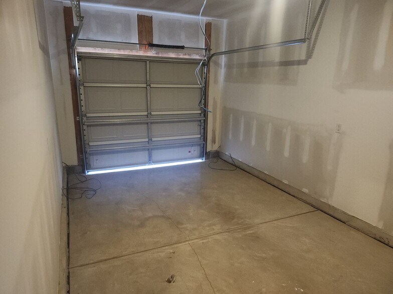 Building Photo - 1390 Speedway St