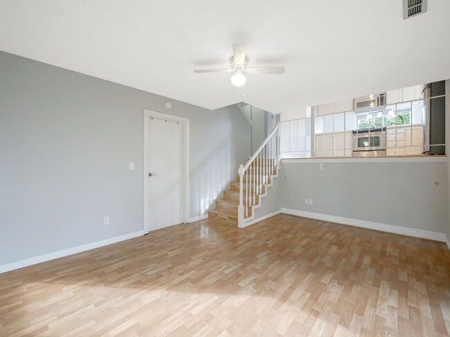 Building Photo - 3 Bed and 2 Bath Stunning Family Home is A...