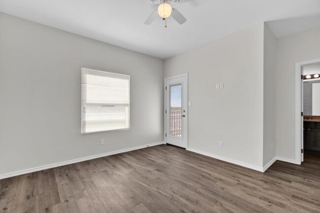 Building Photo - 651 FM511