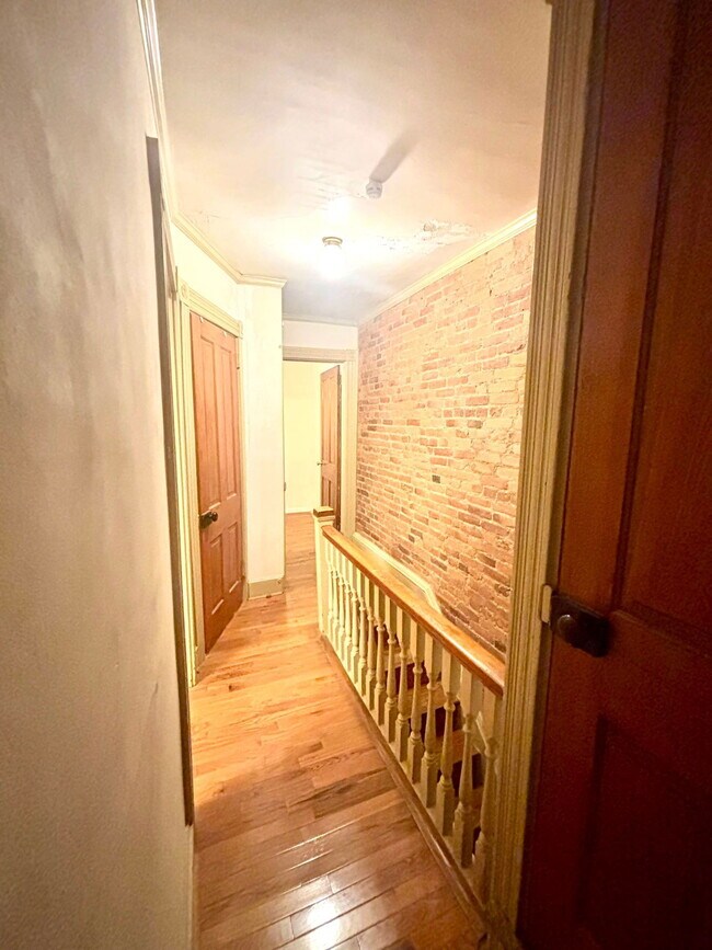 Building Photo - 627 4th St