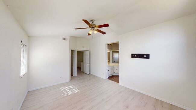 Building Photo - 34907 Summerwood Dr