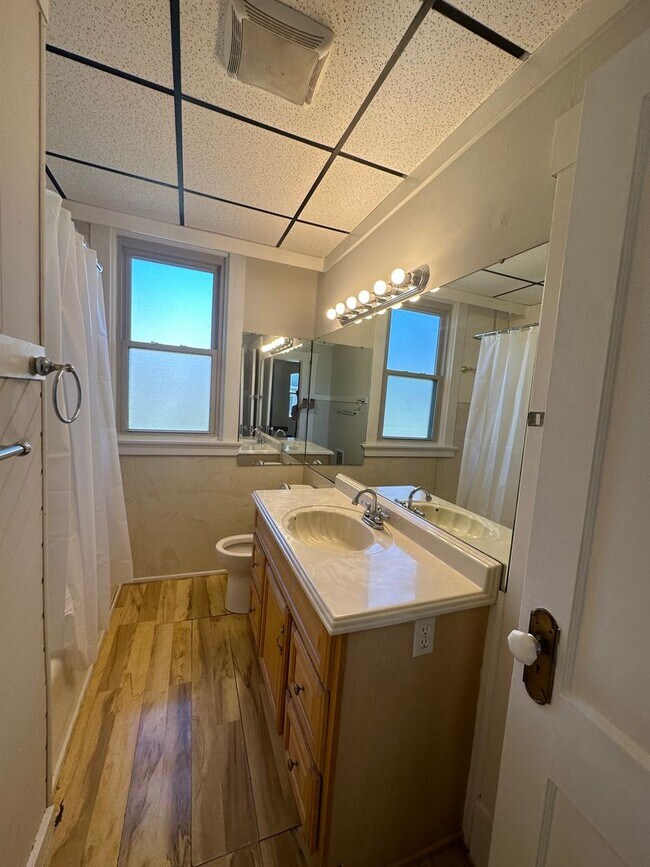 Building Photo - CHEVIOT - Charming 3 bed 1.5 bath brick cape cod