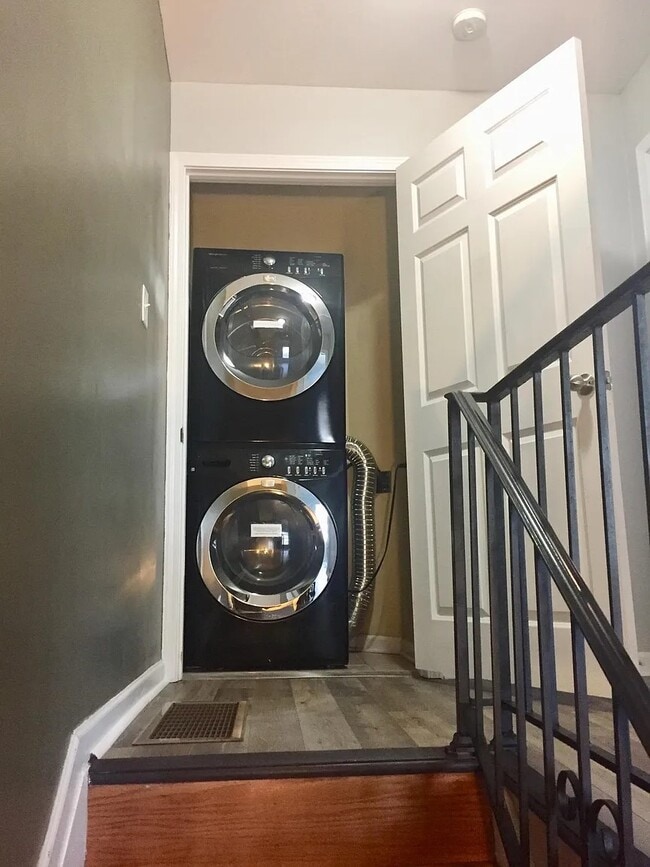 Building Photo - 28 Villa Ct SE