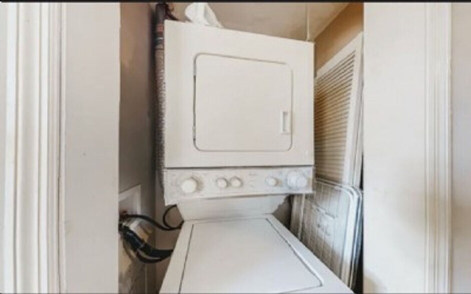 Building Photo - 430 Lindbergh Drive NE