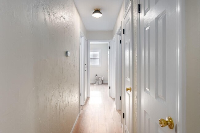 Building Photo - 2404 W 29th St S