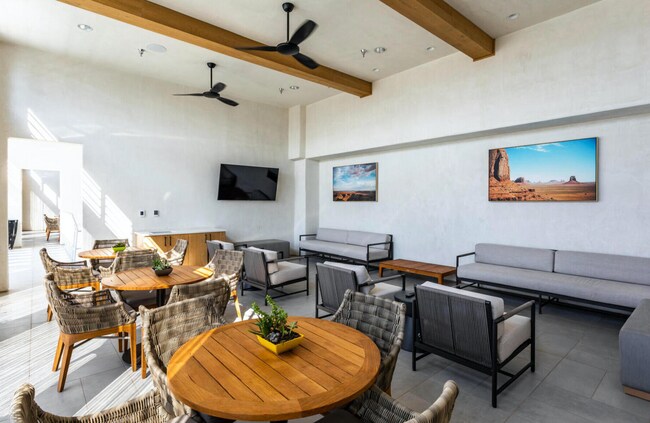 Building Photo - 5801 S Garnet Dr