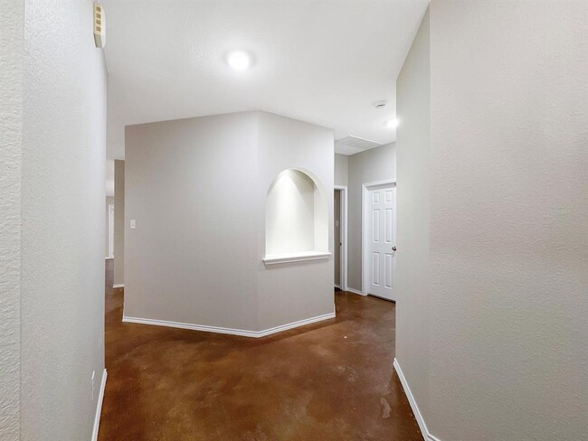 Building Photo - 1010 Whitley Dr