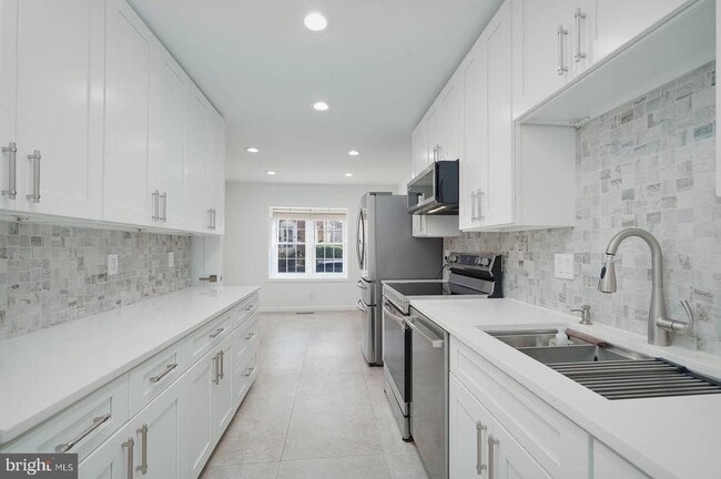 Building Photo - 10246 Arizona Cir