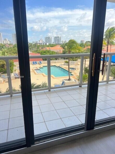 Building Photo - 3600 Yacht Club Dr