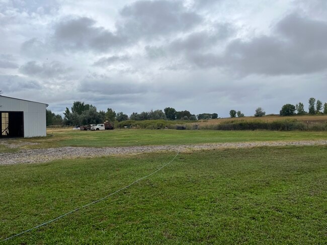 Building Photo - 1639 17 Mile Rd