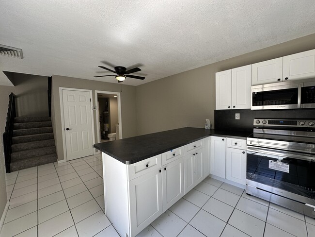Building Photo - 308 3rd Ct