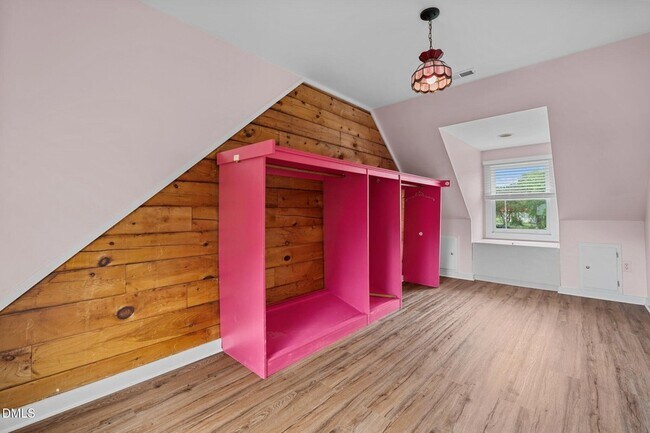 Building Photo - 65 Birdhouse Ln