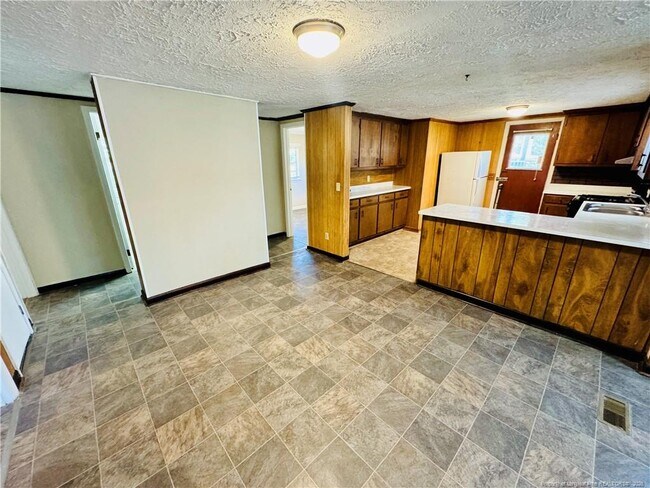 Building Photo - 1003 James St