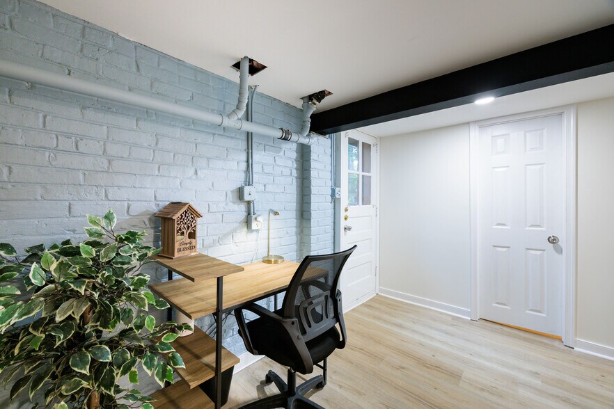 Building Photo - 7218 Monument Ave