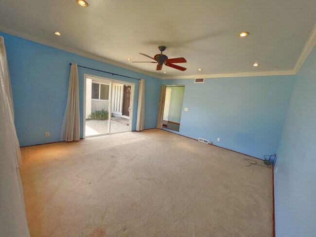 Building Photo - 2260 Crocker Way