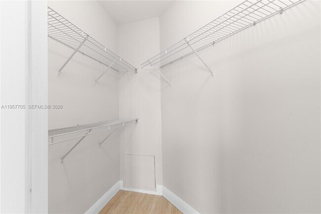 Building Photo - 20000 E Country Club Dr