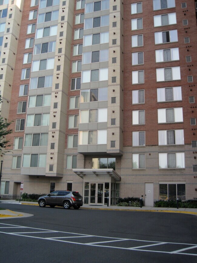 Building Photo - 2726 Gallows Rd