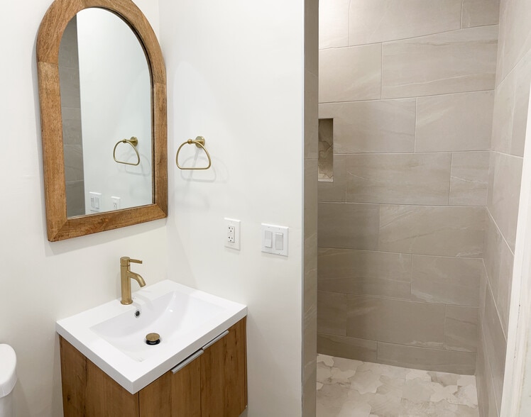 Building Photo - 9394 SW 77 Avenue