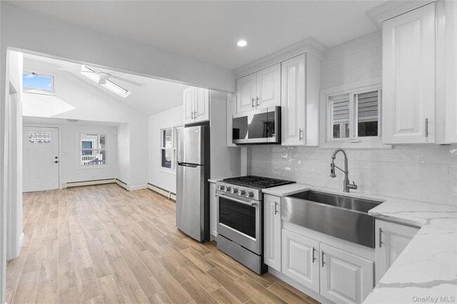 Building Photo - 75 Wisconsin St