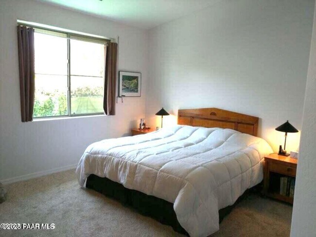 Building Photo - 413 Tangerine Ave