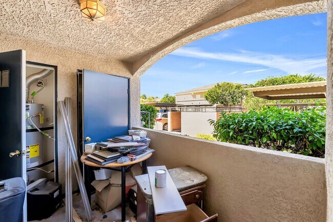 Building Photo - Spacious single-level, first-floor unit featuring 3 bedrooms and 2 bathrooms.