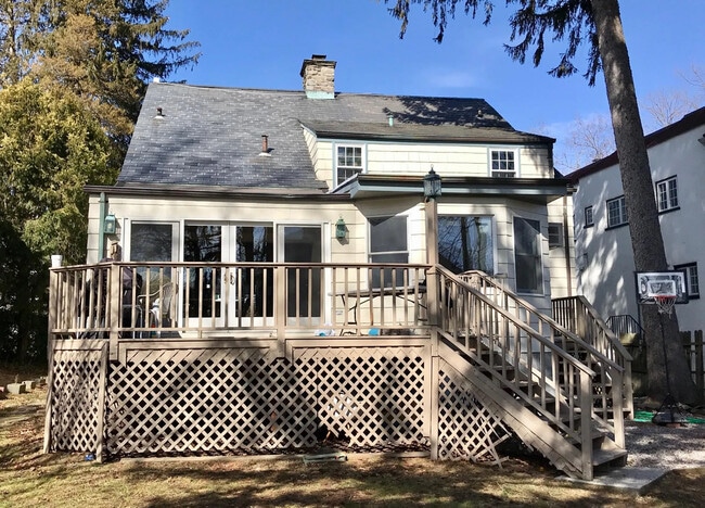 Building Photo - 70 Fernwood Rd