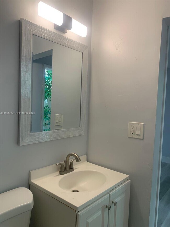 Building Photo - 1016 NE 17th Ave