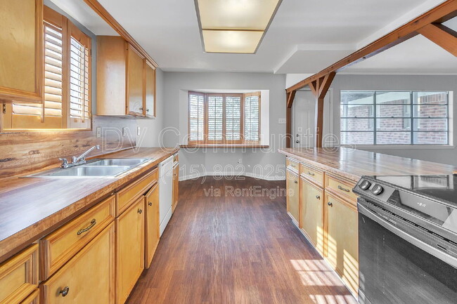 Building Photo - 13331 Villagrove Dr