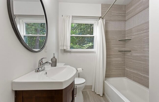 Building Photo - 2129 Kensington Gates Dr NW