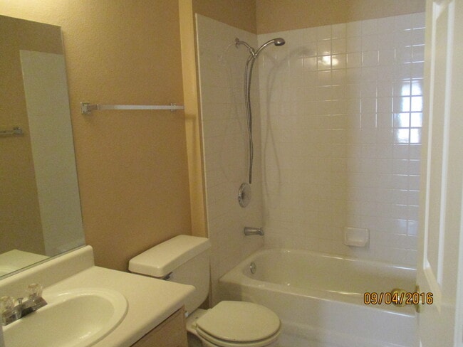 Building Photo - Stone Canyon Townhome located in GREEN VALLEY!