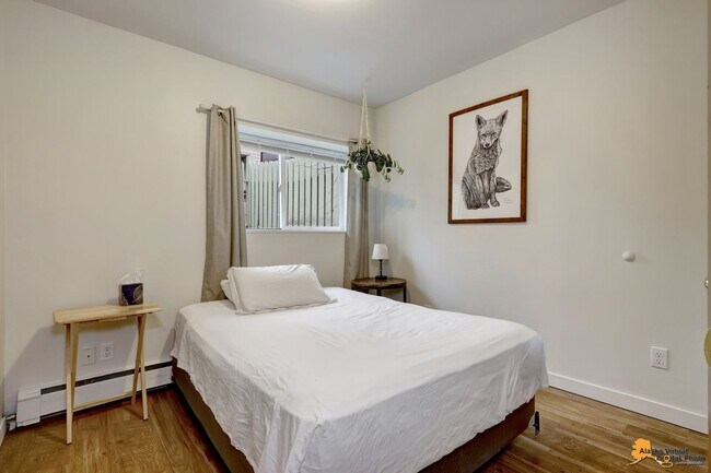 Building Photo - Fully Furnished 3BR Home | Utilities Included | Prime Downtown Location